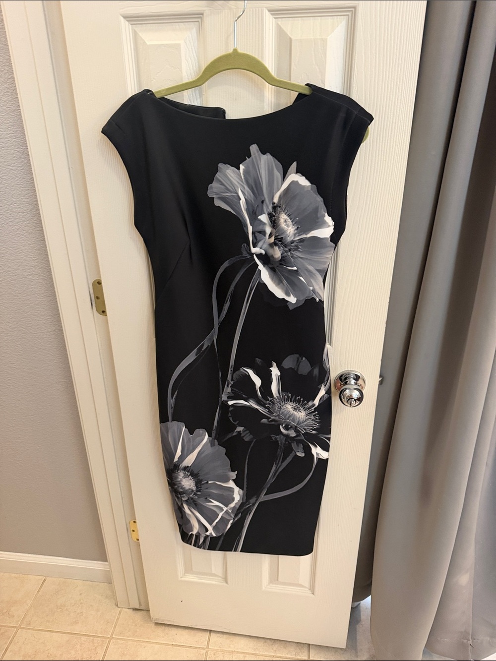 Donna Karan Black Midi Dress with Gray and White Floral Design - Picture 8 of 12